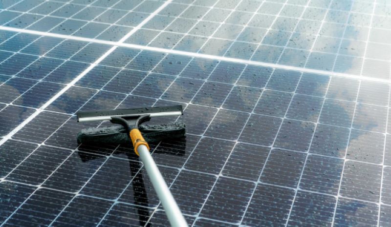 Photovoltaic panel cleaning tech 1