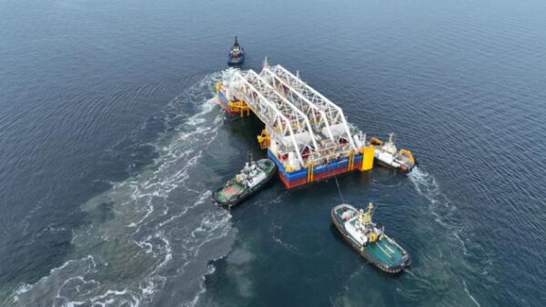 Special pontoons are being used to transport the tunnel elements to the correct location and to immerse them