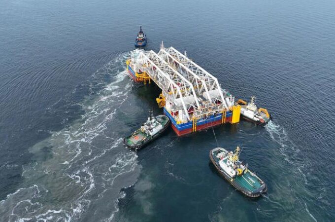 Special pontoons are being used to transport the tunnel elements to the correct location and to immerse them