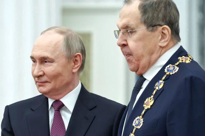 Putin awards Lavrov