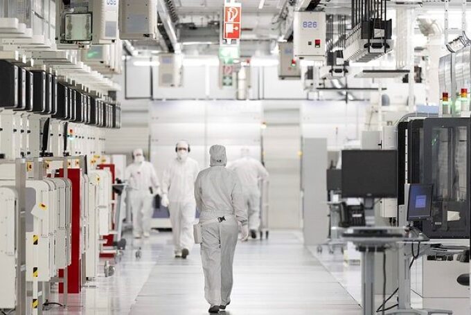 GlobalFoundries chip fab workshop