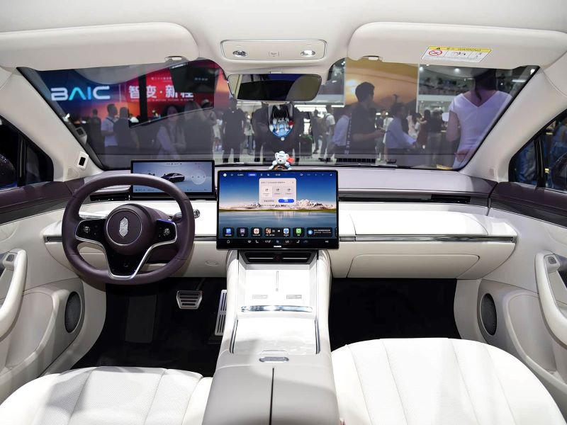 HUAWEI zhijie R7 roland purple interior