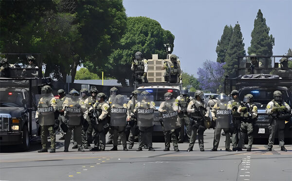 Regular troops approach Washington