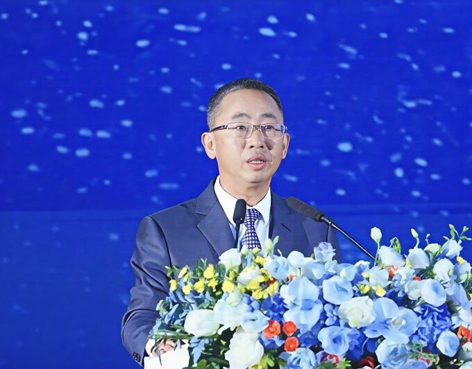 Speaker at global low-carbon forum