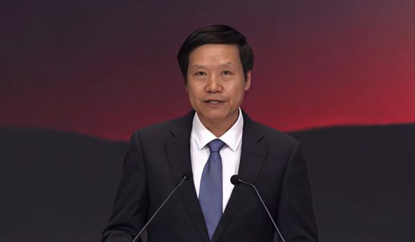Xiaomi ceo giving speech