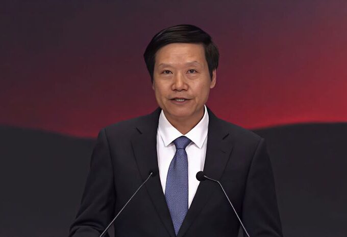 Xiaomi ceo giving speech