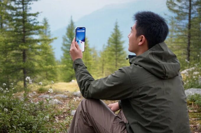 iPhone satellite communication